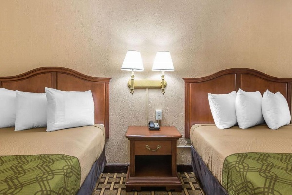 Econo Lodge Midtown image 11