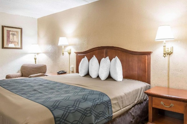 Econo Lodge Midtown image 17