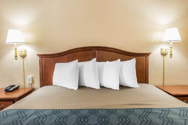 Econo Lodge Midtown image 19