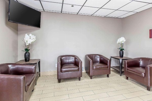 Econo Lodge Midtown image 5